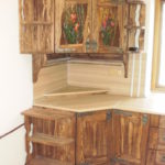 meubles semi-antiques dans la cuisine
