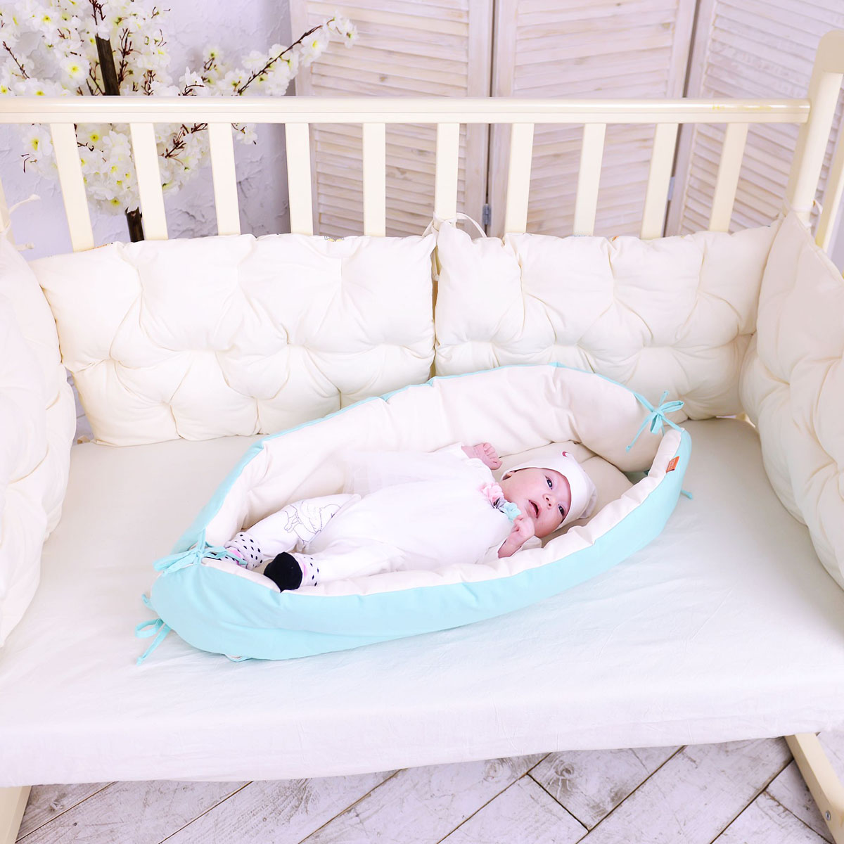 bébé dans un cocon