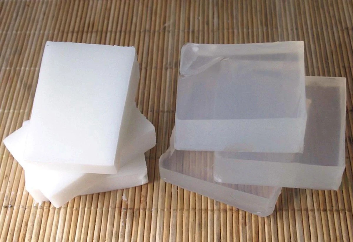 base de savon blanc et transparent