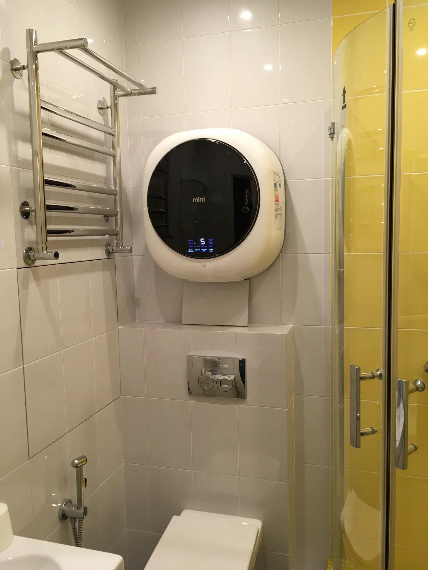 máquina de lavar parede no interior