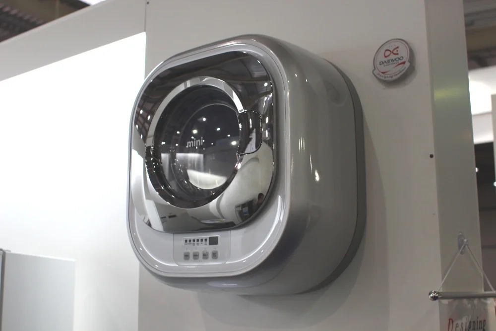máquina de lavar parede no apartamento
