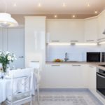 armoires suspendues dans les types de décoration de cuisine