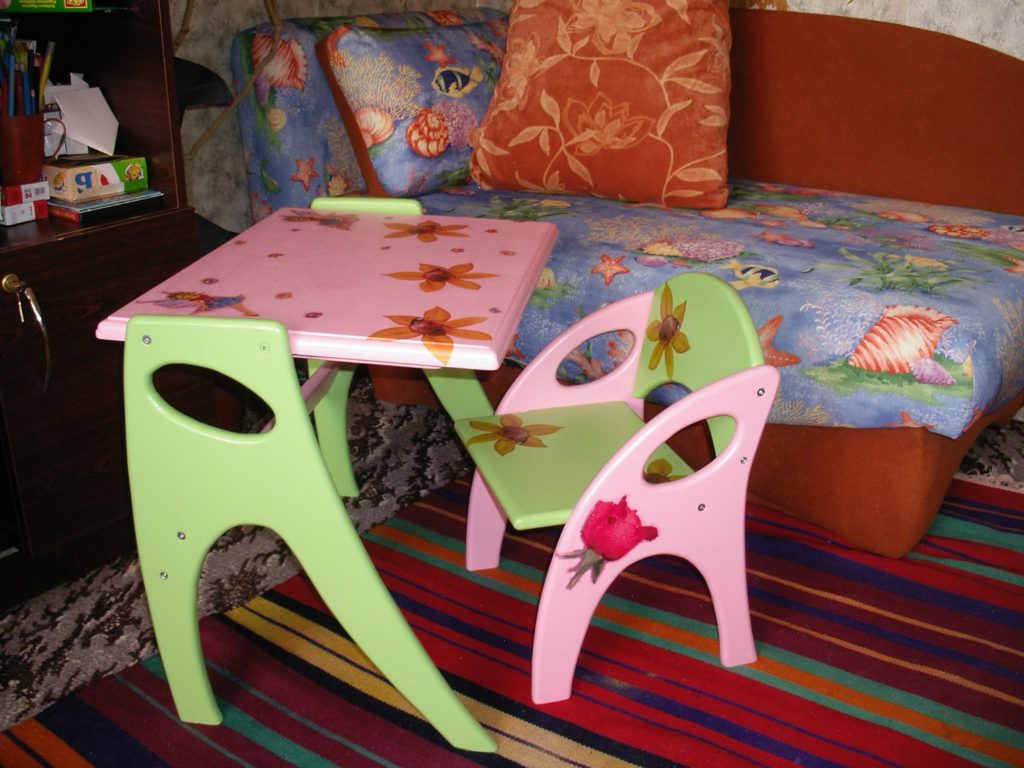 bureau pour enfant d'âge préscolaire