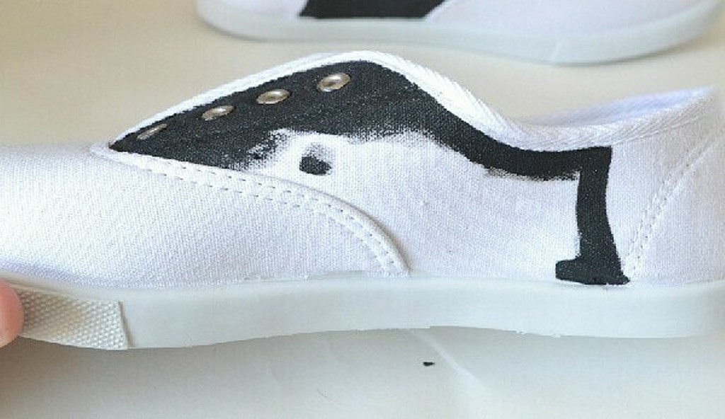 baskets de peinture en blanc