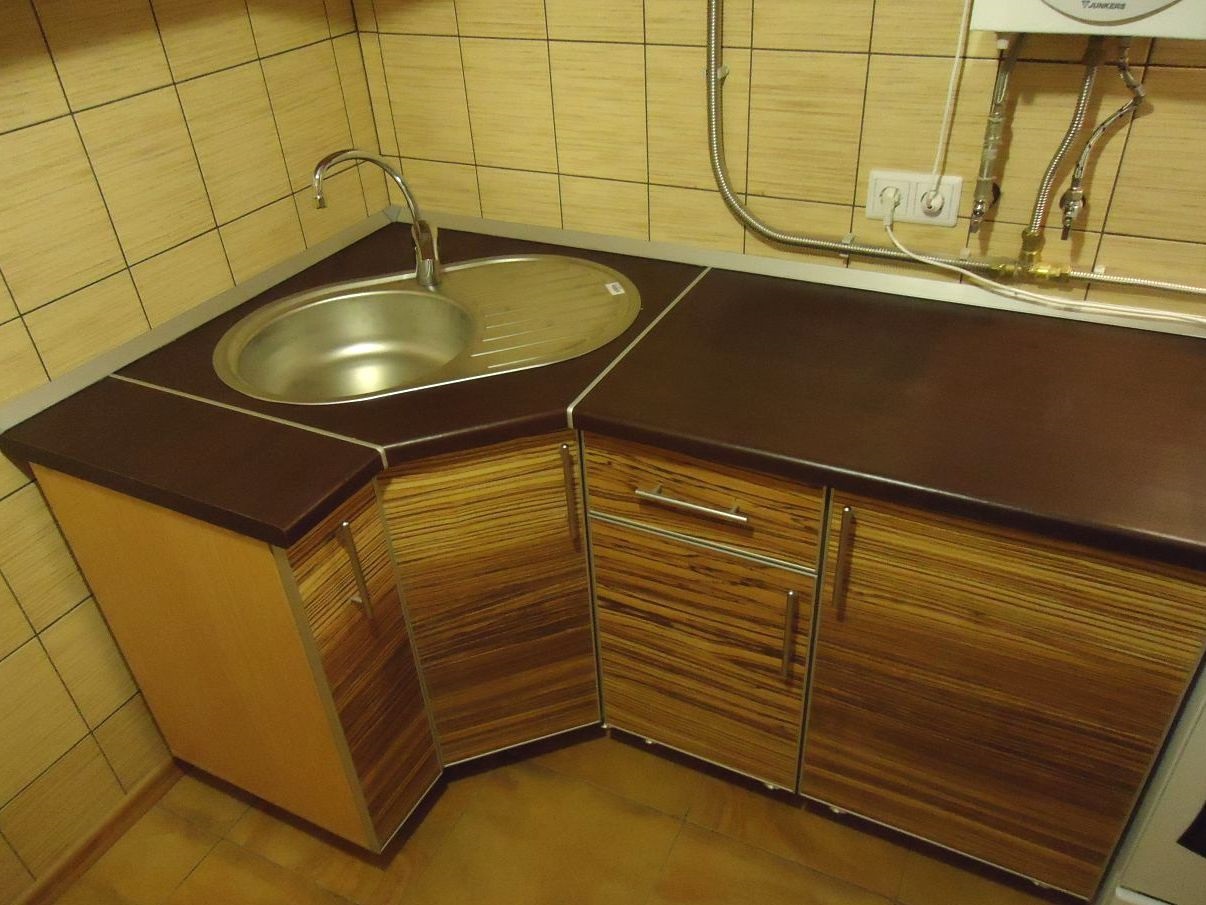 meuble d'angle trapézoïdal