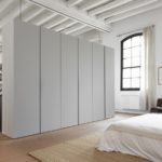 Kleiderschrank-Trennwand weiß hoch