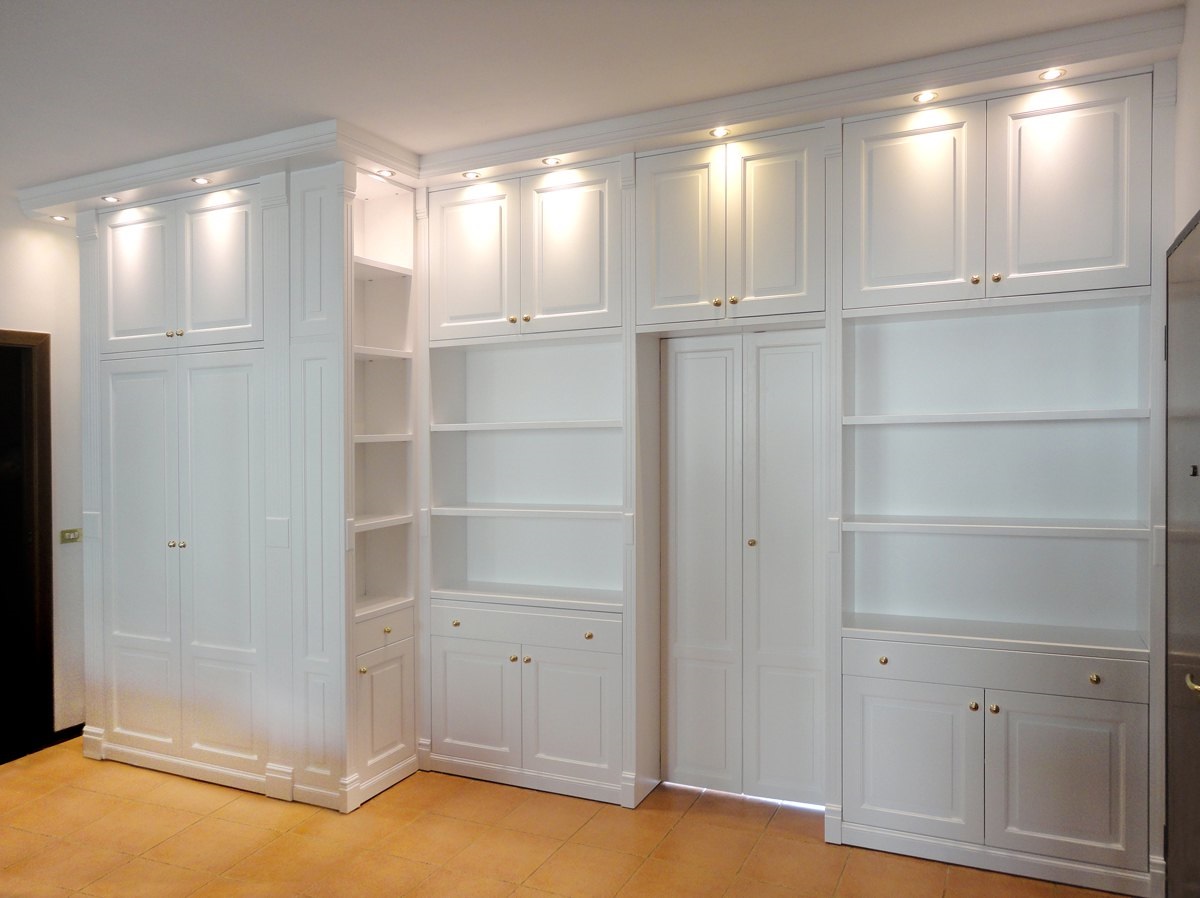 Kleiderschrank Trennwand hoch