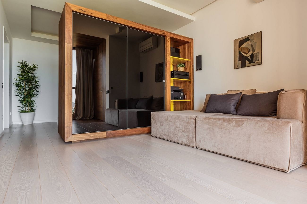 Spiegeleinsätze im Schrank