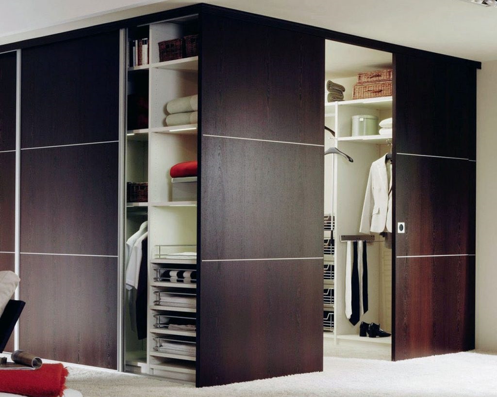 begehbarer Kleiderschrank