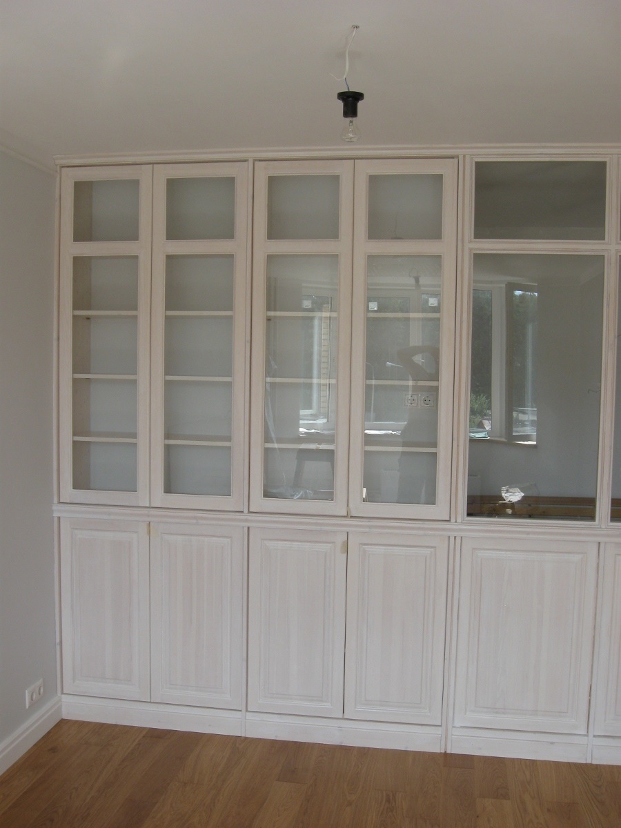 Kleiderschrank-Trennwand gewöhnlich