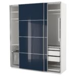 Kleiderschrank-Trennwand blau in der Mitte