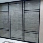 Kleiderschrank-Trennwand grau breit