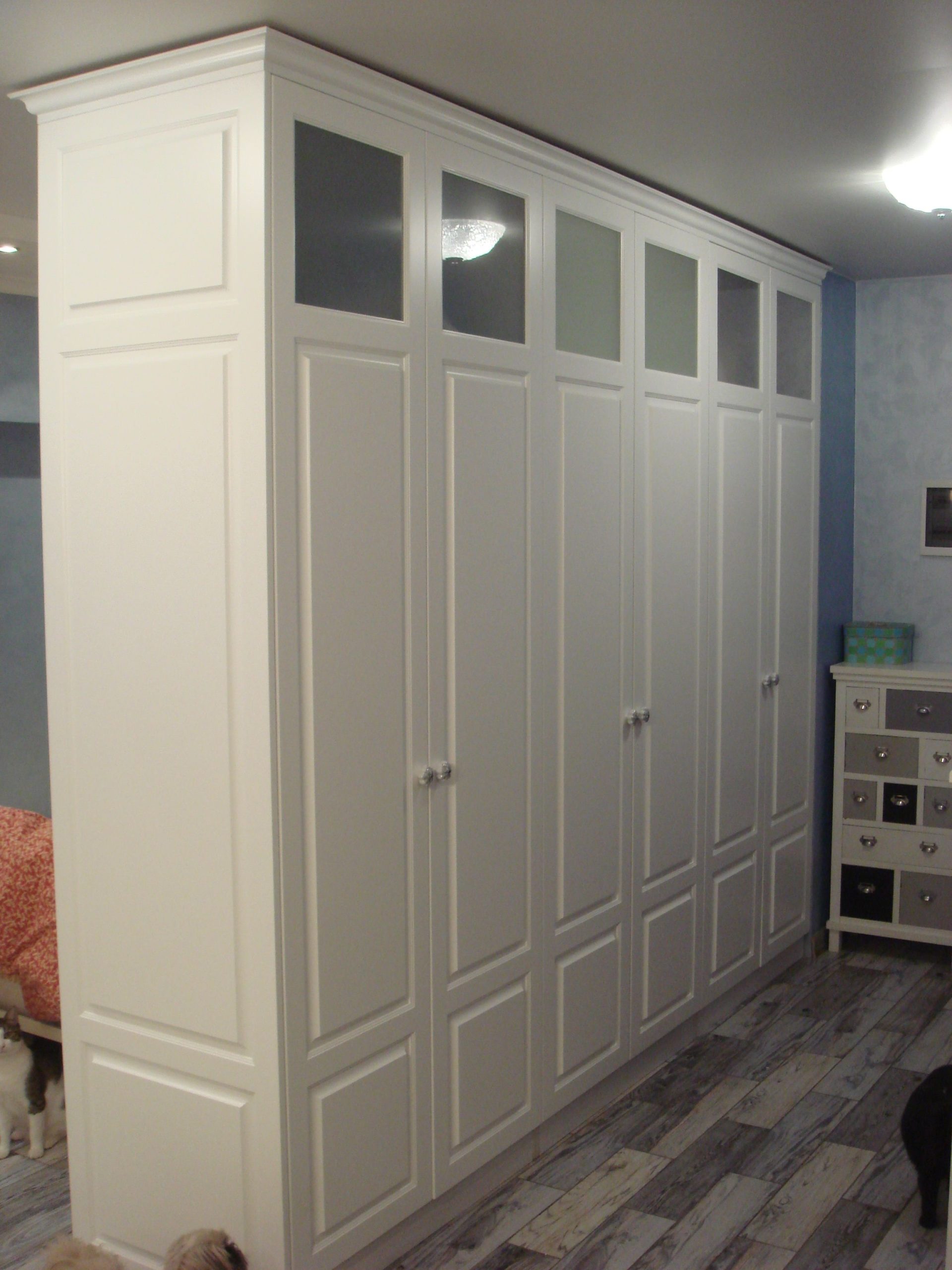 Trennwandschrank mit Flügeltüren