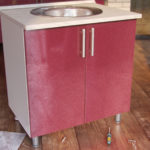 meuble lavabo rouge foncé