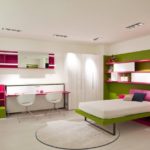 letto trasformabile in una stanza luminosa