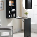 table dans la chambre non standard