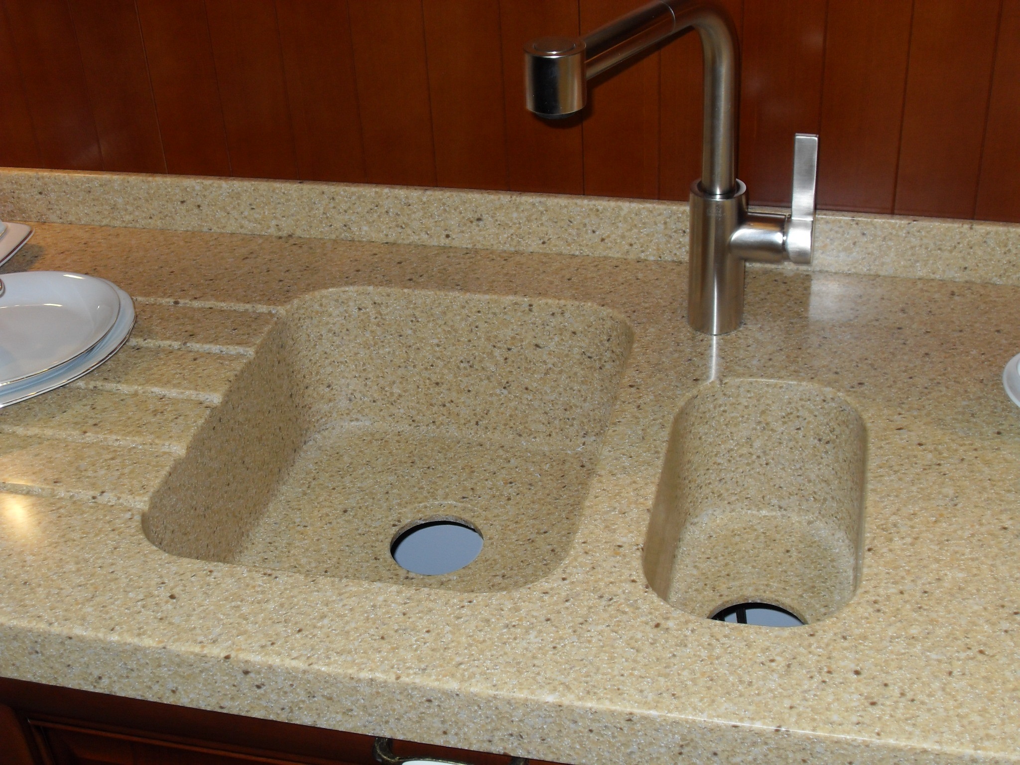 light quartz countertop