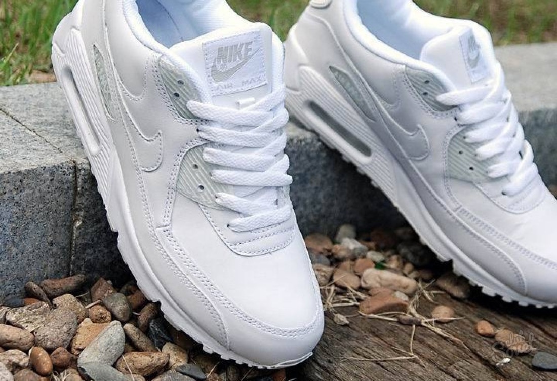 prendre soin des baskets blanches