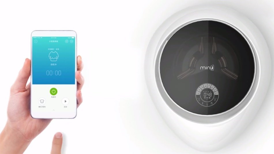 Xiaomi MiniJ branco montado na parede
