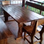 table rectangulaire dans le gazebo