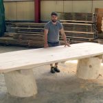 immense table dans le gazebo
