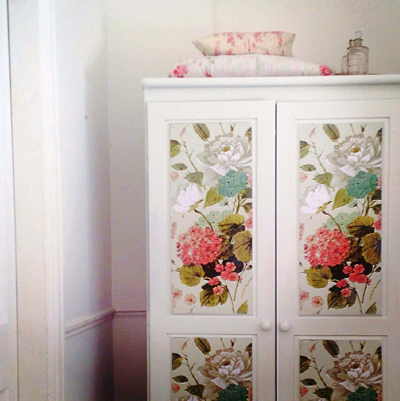 Kleiderschrank Dekor Tapete