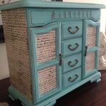 commode de découpage verte avec inscriptions