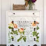 commode decoupage inscription et fleurs