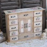 commode de serviettage beige