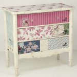 commode de serviettage aux couleurs pastel