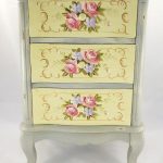 commode haute decoupage avec roses