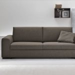 canapé gris avec coussin