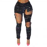 jeans avec des trous énormes