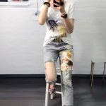 gros trous sur les jeans pour femmes