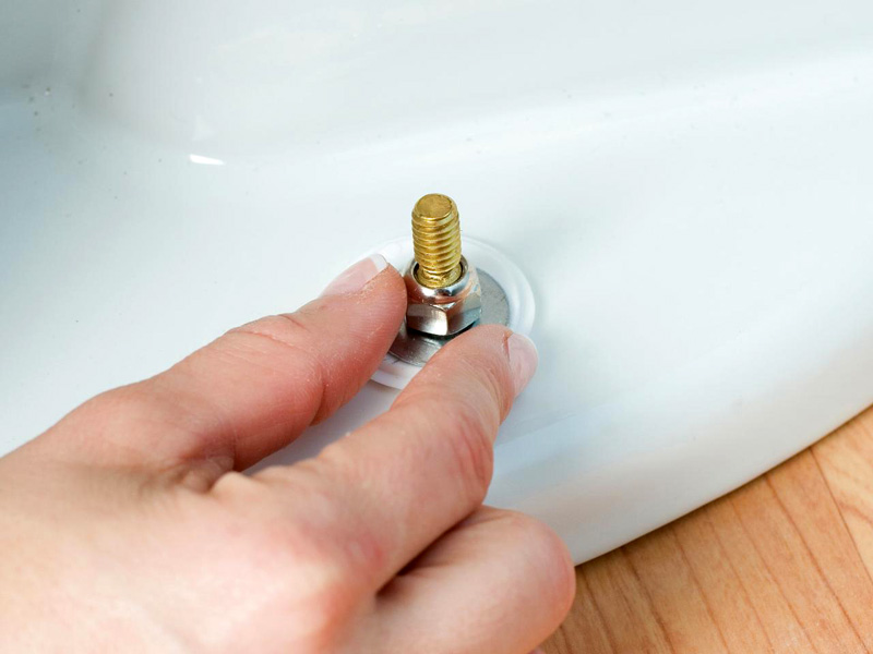 réparer les toilettes