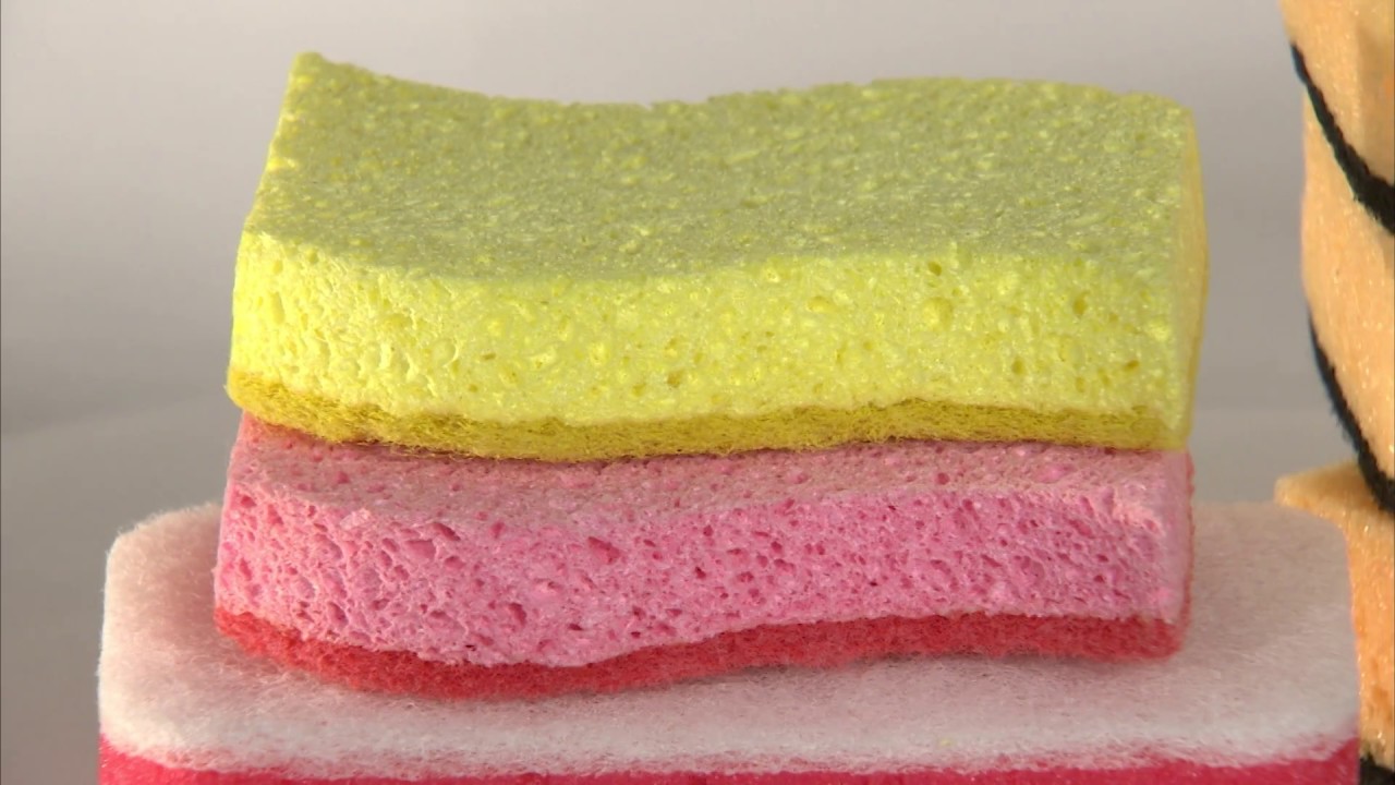 Éponges faites de différents matériaux