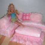 canapé rose pour barbie
