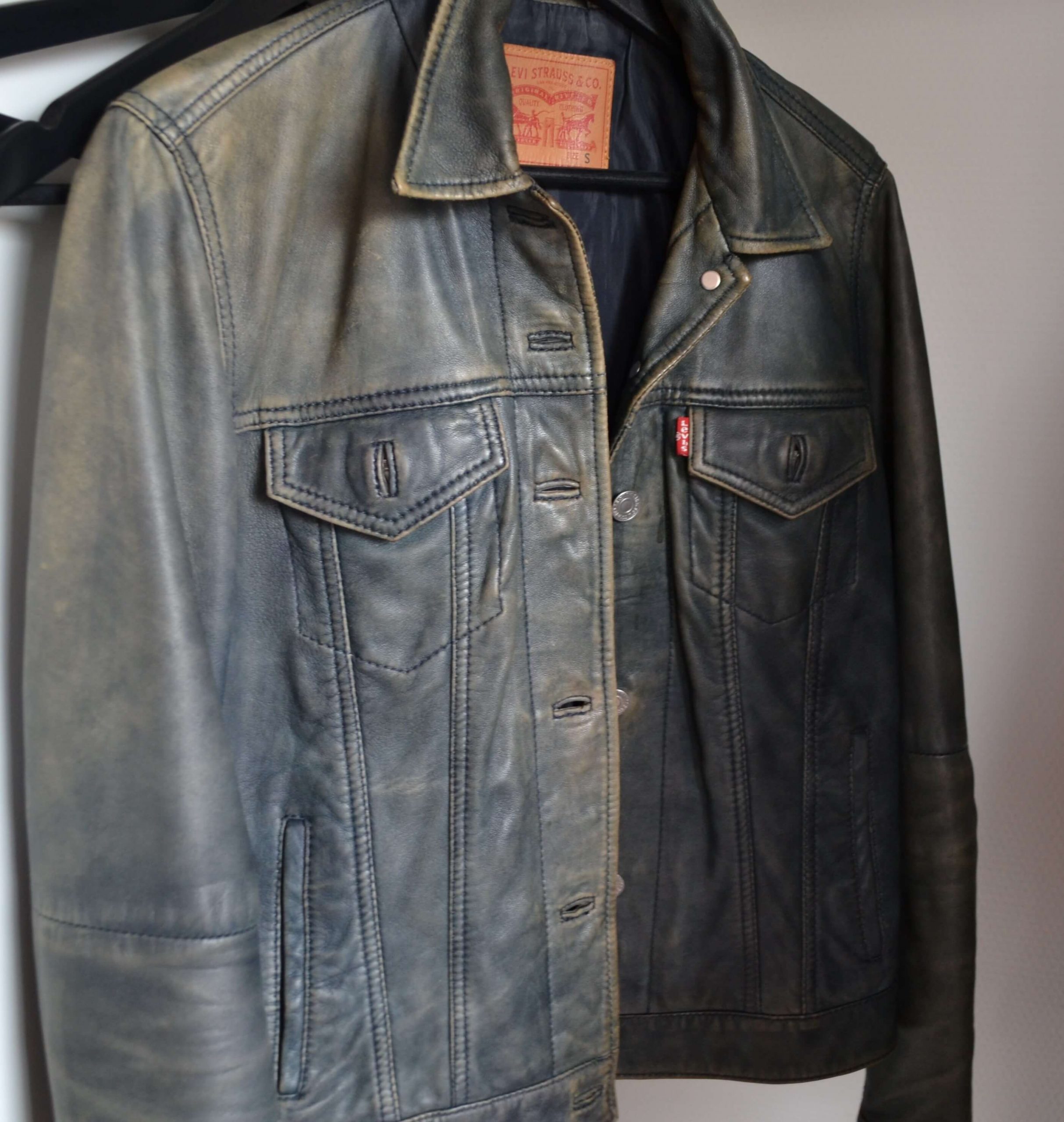 éraflures sur la veste