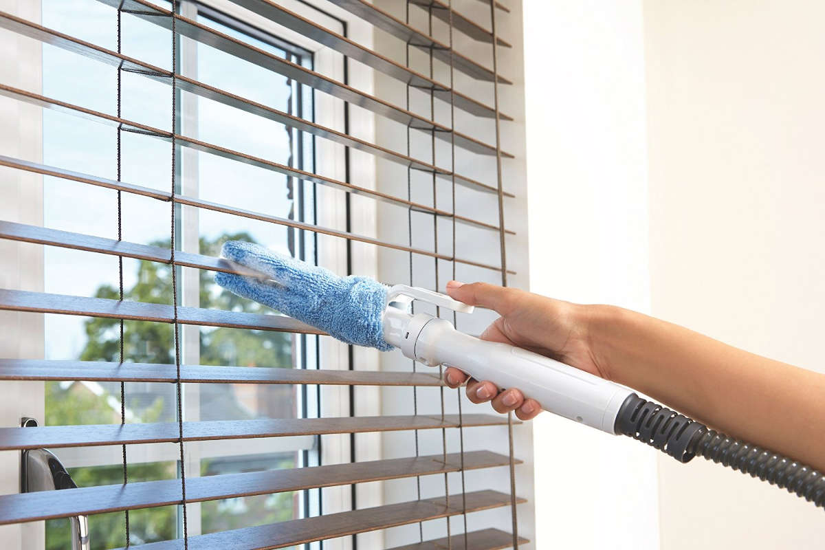 làm sạch rèm bằng máy hút bụi