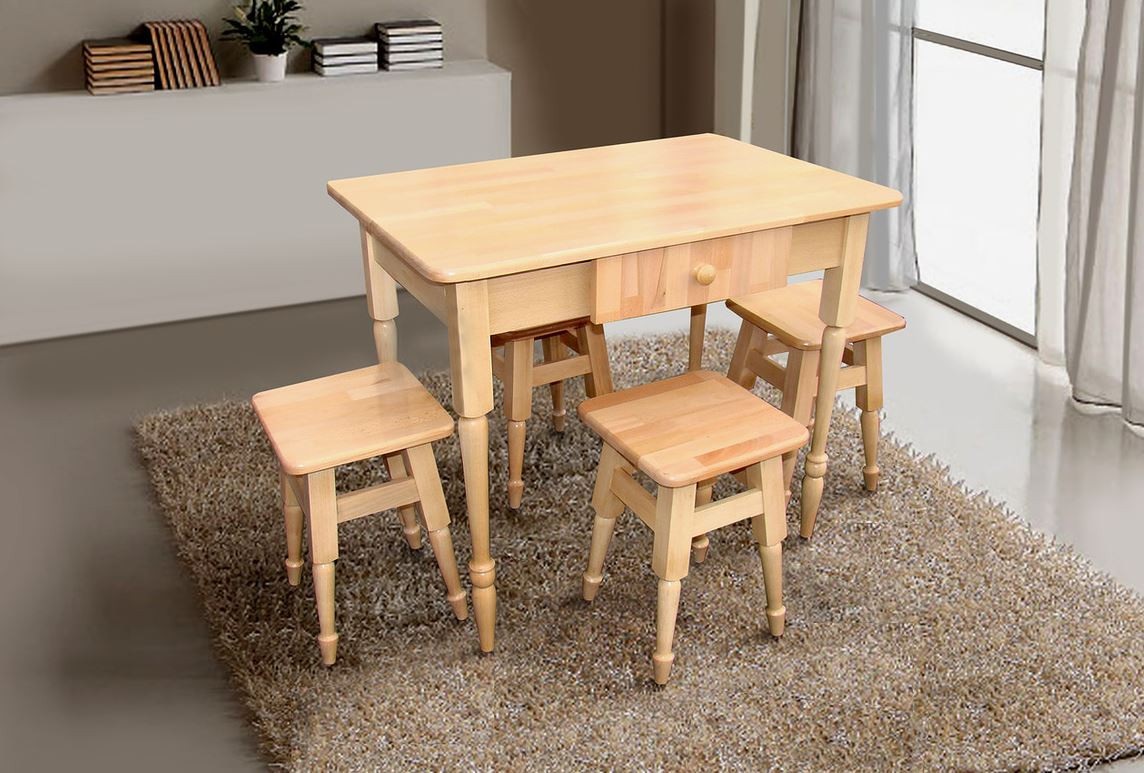 table pour s'adapter à la pièce