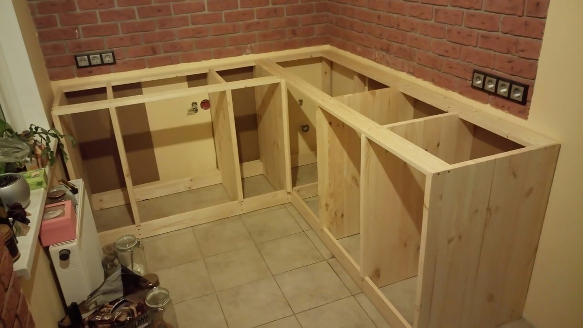 assemblage du cadre de la cuisine