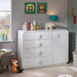 commode dans la pépinière