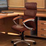 chaise d'ordinateur au bureau