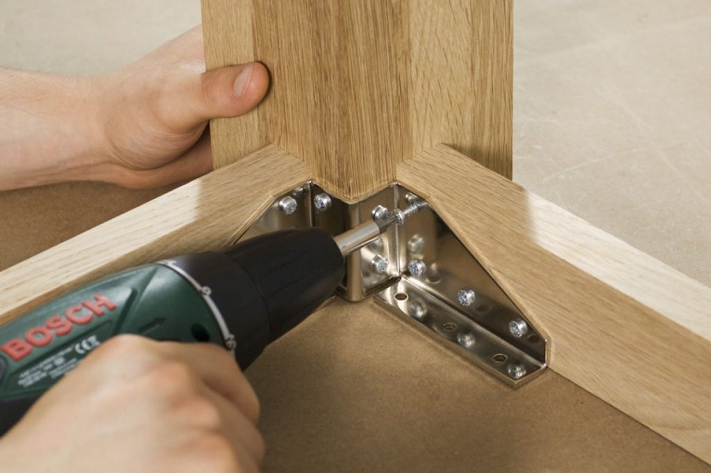 fixation des pieds au cadre