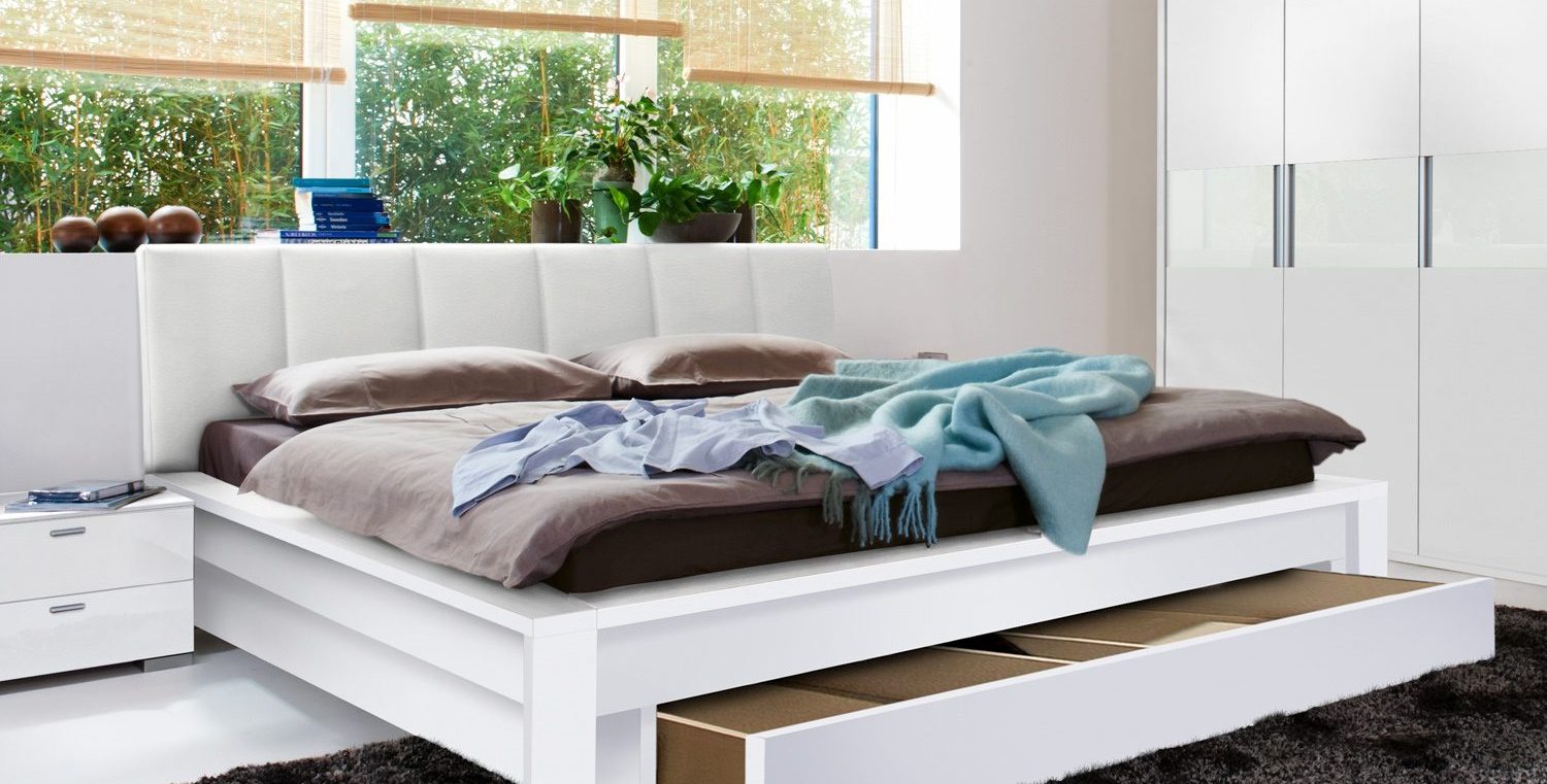Bett mit Schubladen