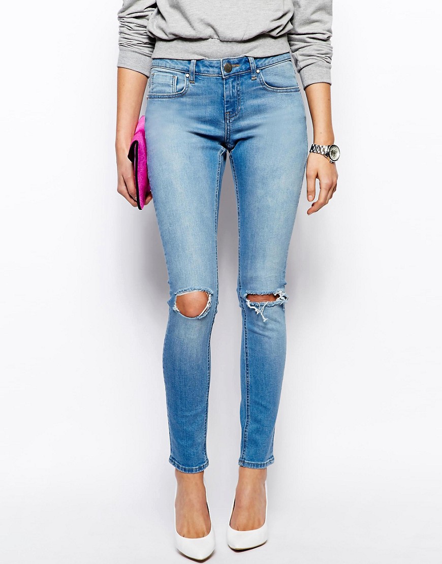 trous ronds sur les jeans
