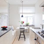 cocina de 9 metros cuadrados con un sofá foto