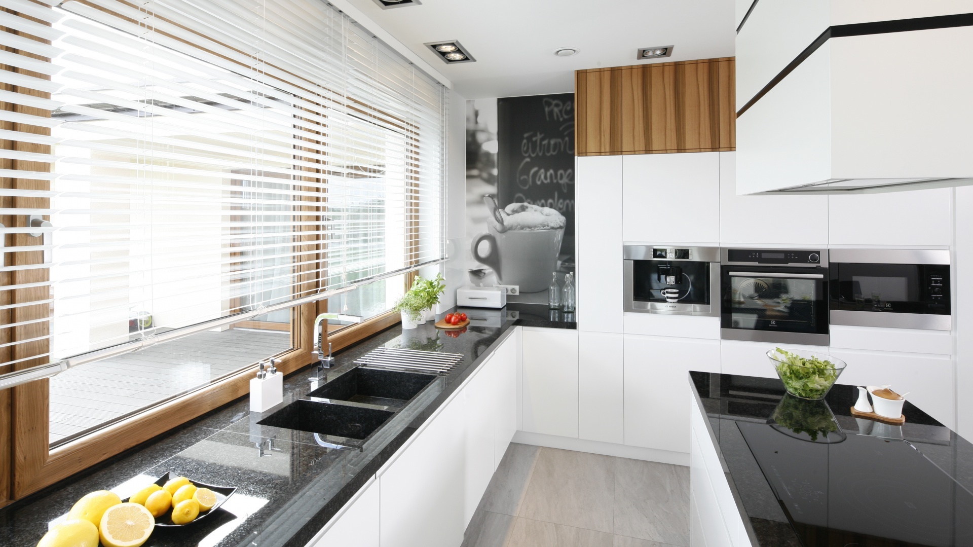cuisine sans armoires hautes minimalisme