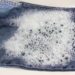 vết dầu trên quần jean