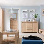 chambre à coucher claire de meubles en bois